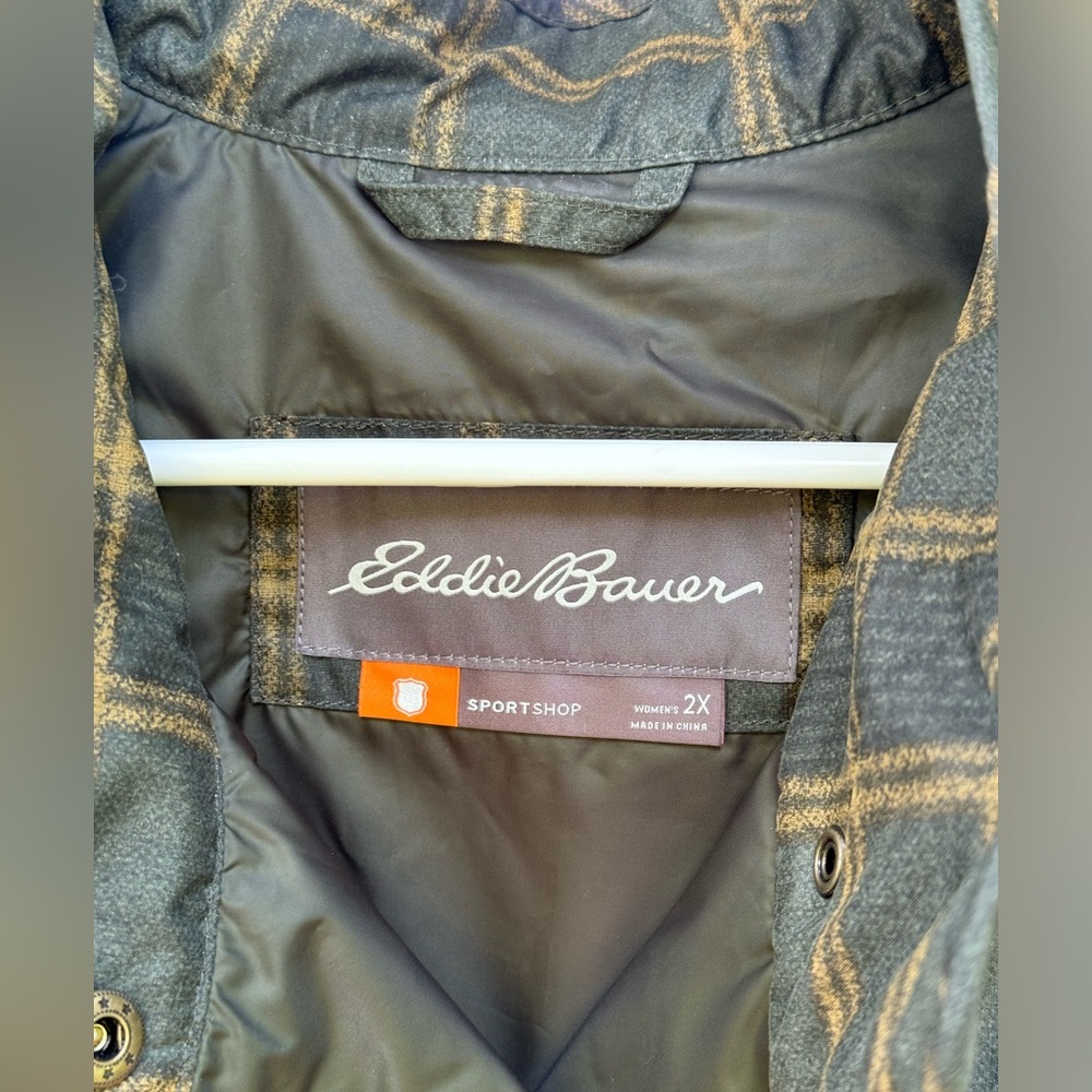 2x green and gold Eddie Bauer Vest Sportshop